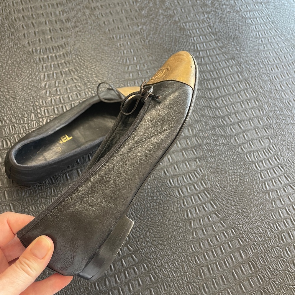 Elegant Black & Gold Flats with Small Flat Heel Two Tone Tie on Top Size 40